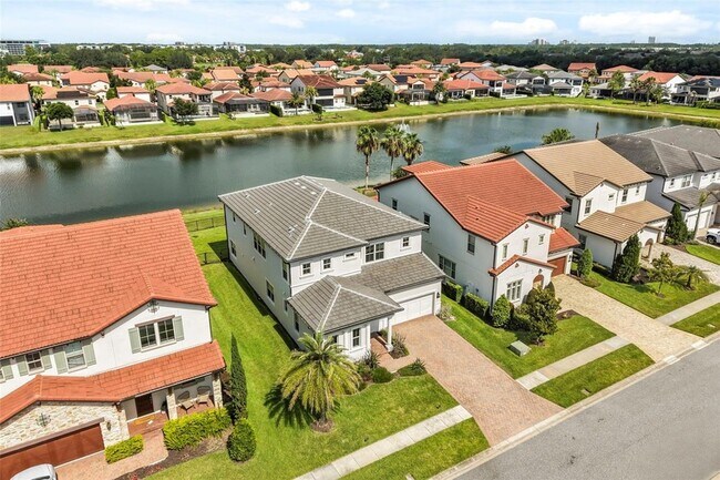 Building Photo - 10511 Royal Cypress Way
