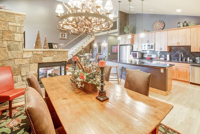 Building Photo - Downtown Frisco! Tons of space, amazing lo...