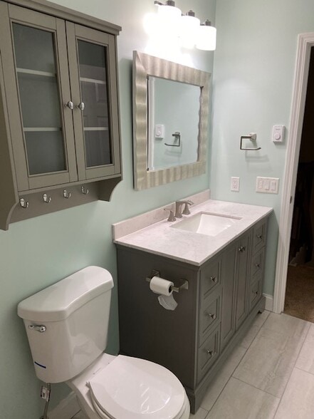 full bath - B11 Stonehedge Dr