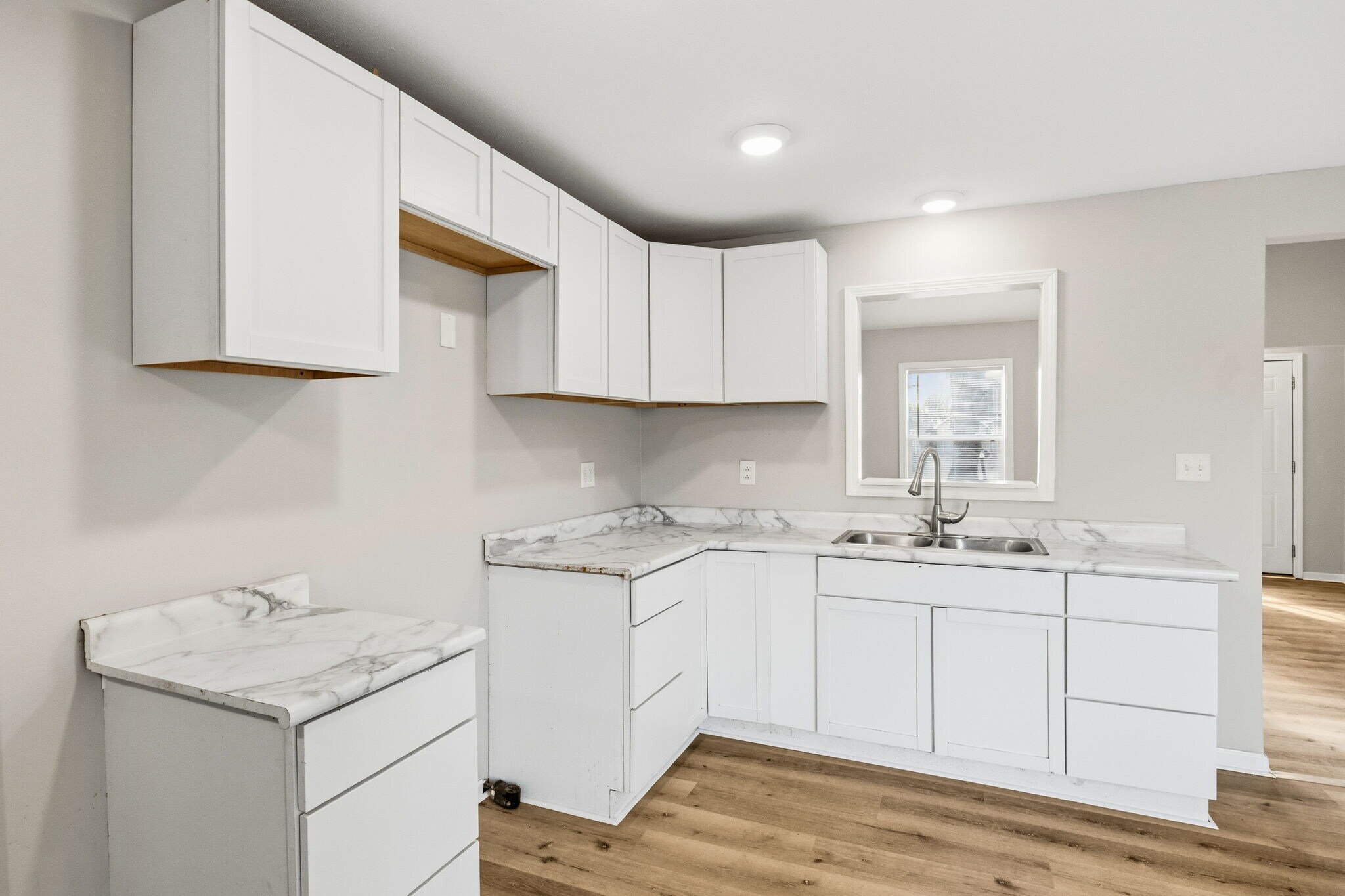 Building Photo - 522 W Vinyard St