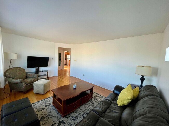 Building Photo - 6309 W Touhy Ave