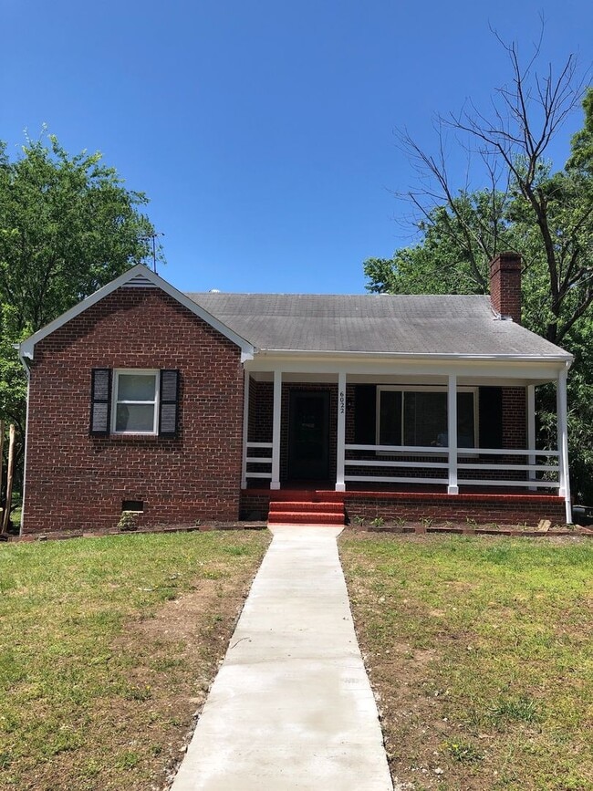 Building Photo - Adorable 3 bdrm/1.5 bath Home on a Corner ...