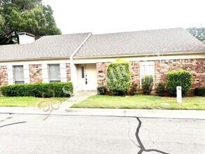 Building Photo - 3206 Creekwood Cir