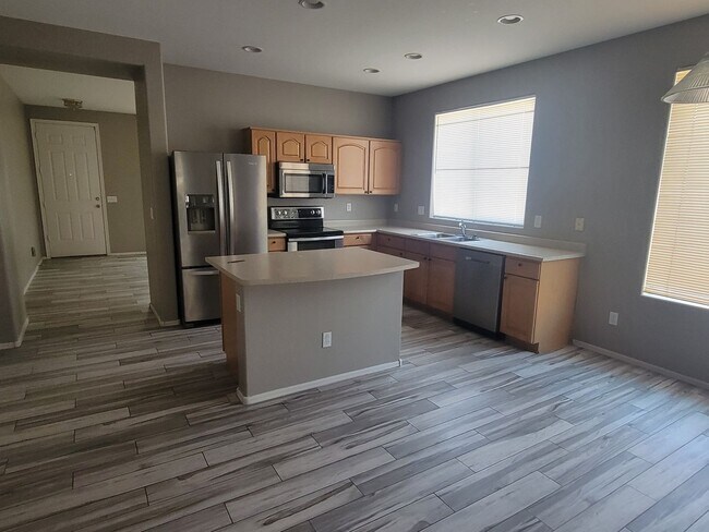 Building Photo - beautiful home 3b 2 bath home with den