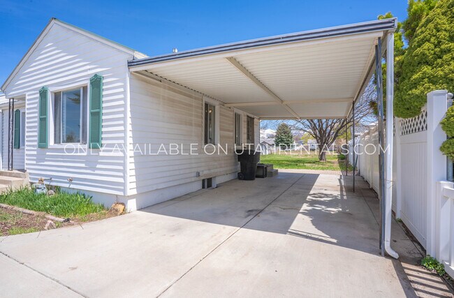 Building Photo - 347 S 500 W