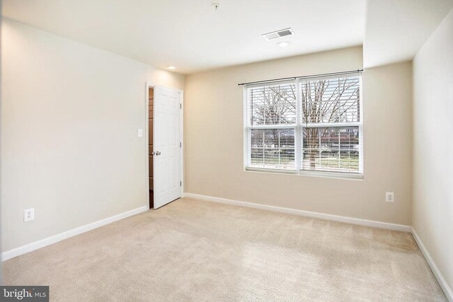 Building Photo - 2887 Falkirk Alley