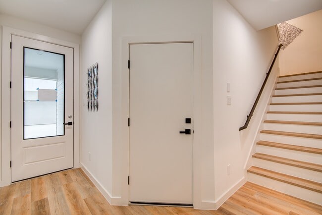 Building Photo - 6742 Peerless St