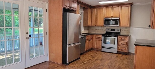 Building Photo - 2497 Wentworth Dr NE