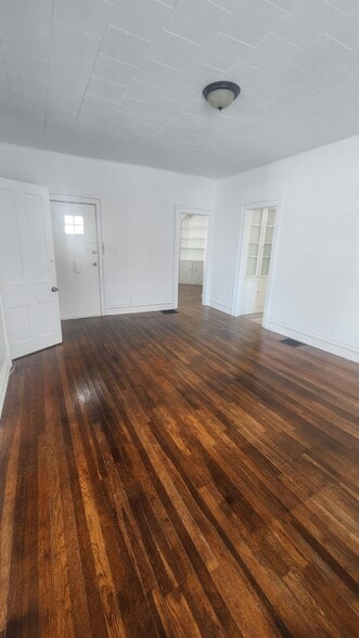 Building Photo - 32 E 2nd St