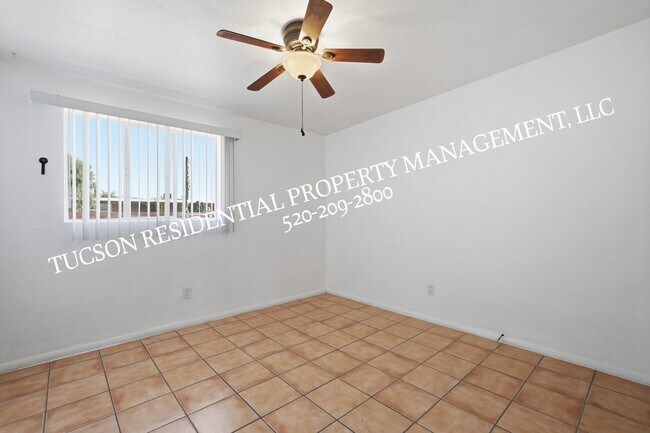 Building Photo - 2402 S Calle Yucatan