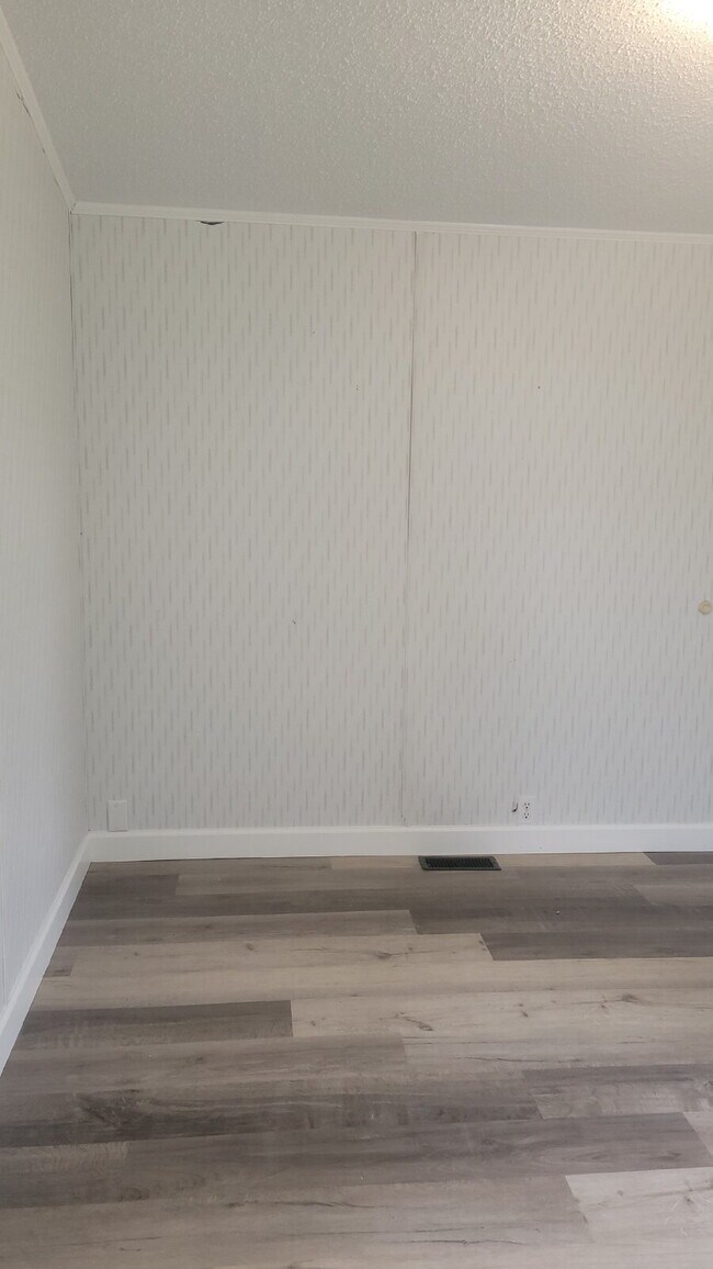 Building Photo - " 2-Bed, 2-Bath Mobile Home Retreat in Tan...