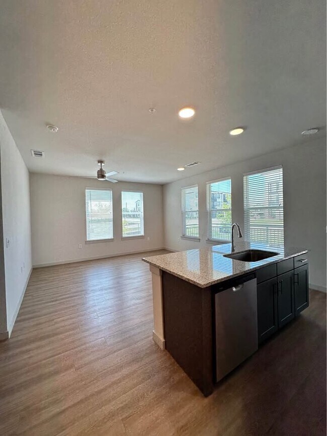 Building Photo - 3751 N Central Expy