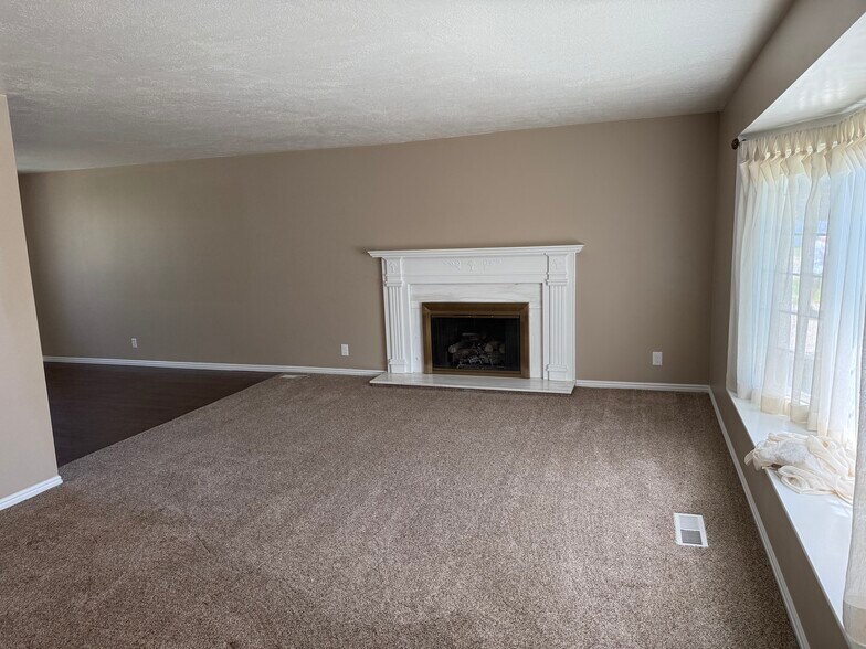 Living room - 1453 E Vintry Cir
