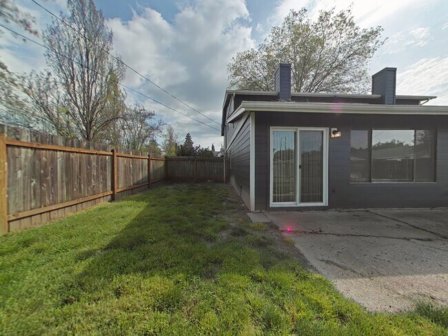 Building Photo - SPRING SPECIAL ~ $1110 OFF FIRST MONTH RENT