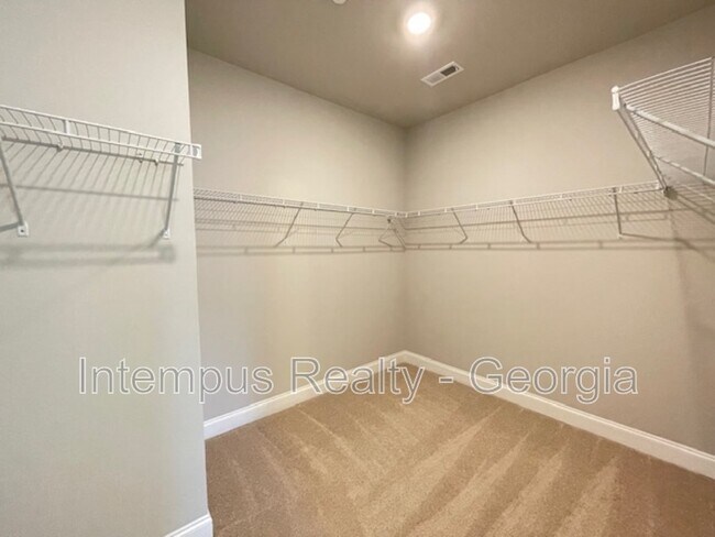 Building Photo - 970 Shelnutt Dr