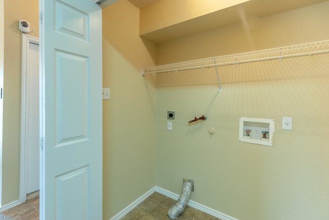 Building Photo - 3 Bedroom, 2 Bath, Single Story Home in Highland Park