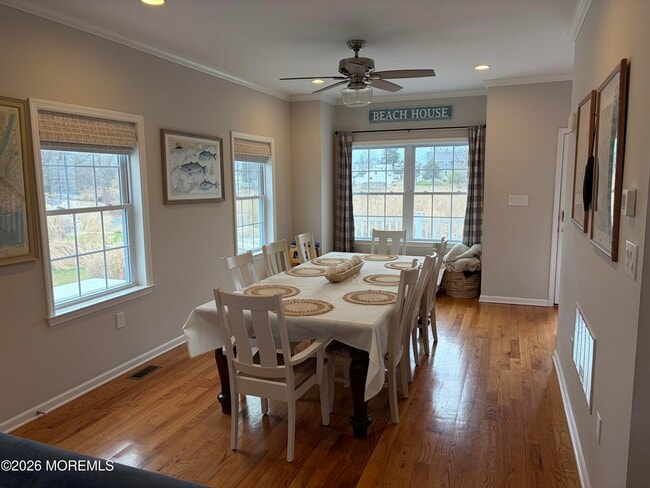 Building Photo - 504 N Lake Dr