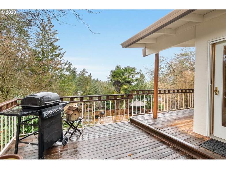 Building Photo - 16932 Greentree Ave