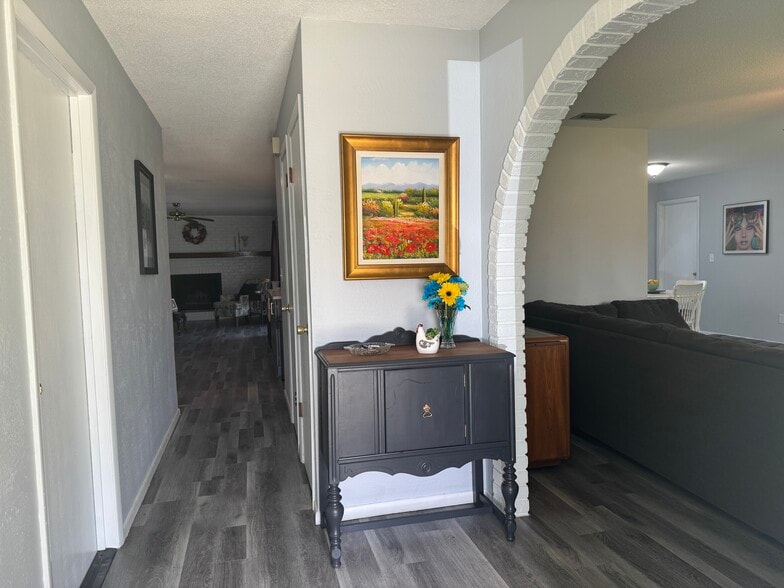 Foyer - 1063 Wexford Way