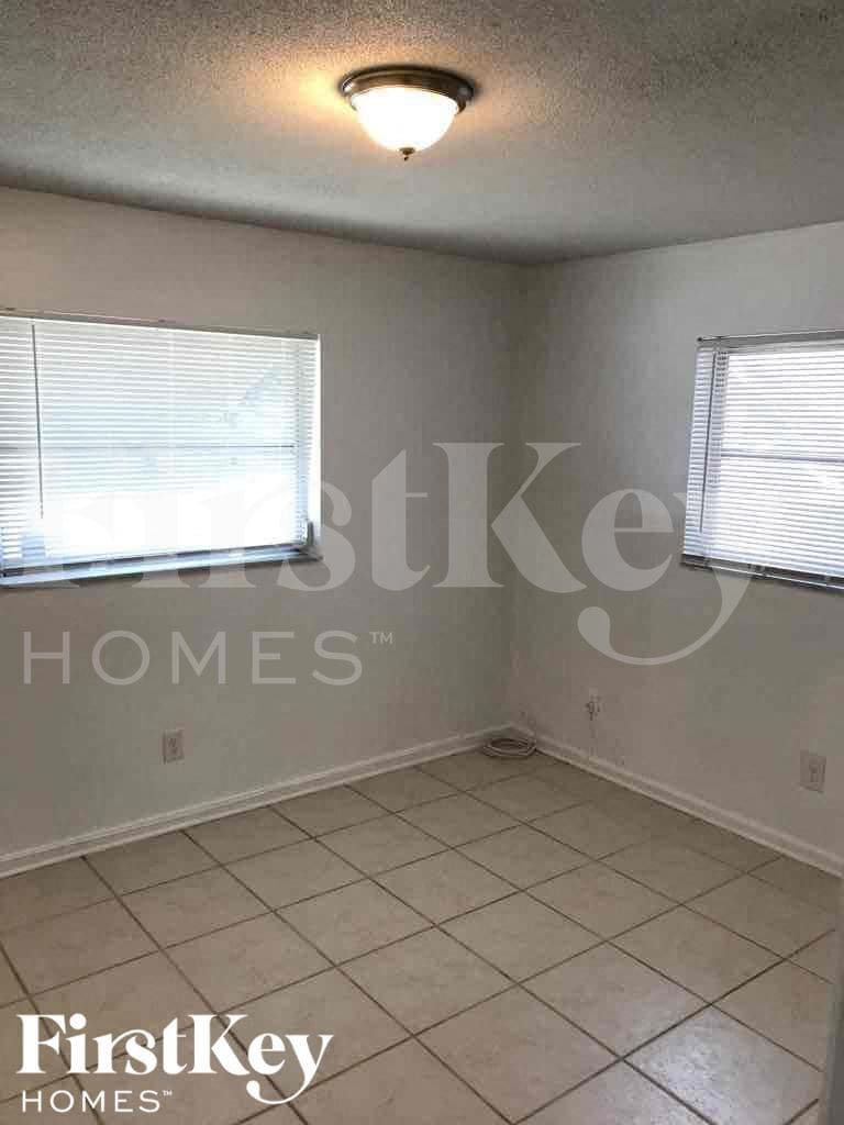 Building Photo - 844 Date Palm Dr