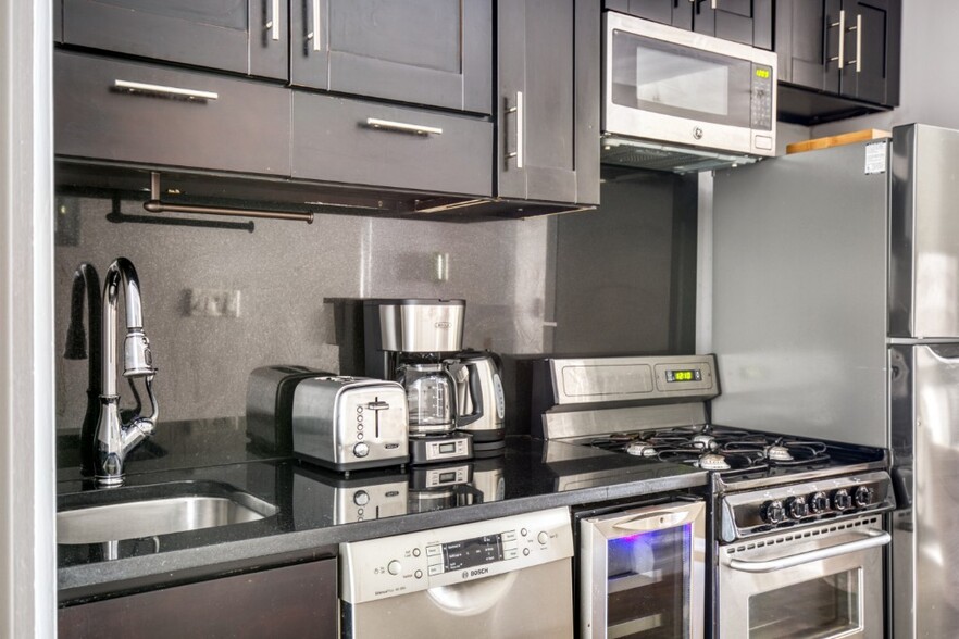 Building Photo - 724 Tenth Ave (49th & 50th St), #5A