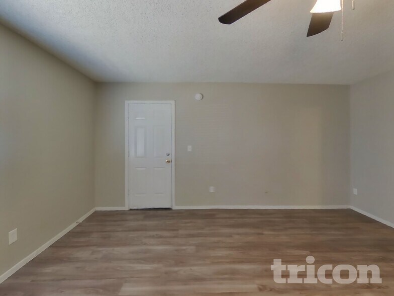 Building Photo - 8102 W Heatherbrae Dr