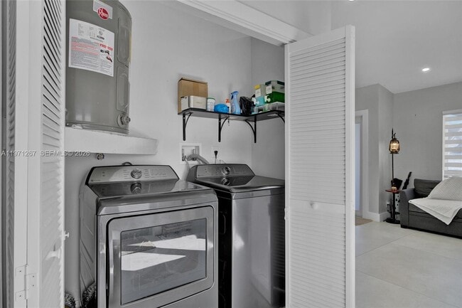 Building Photo - 15962 SW 138th Ct