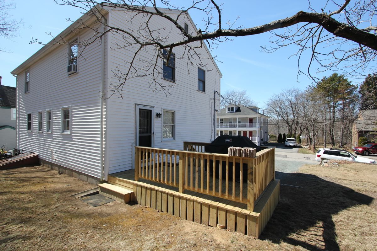 Building Photo - 21 Moore Ave