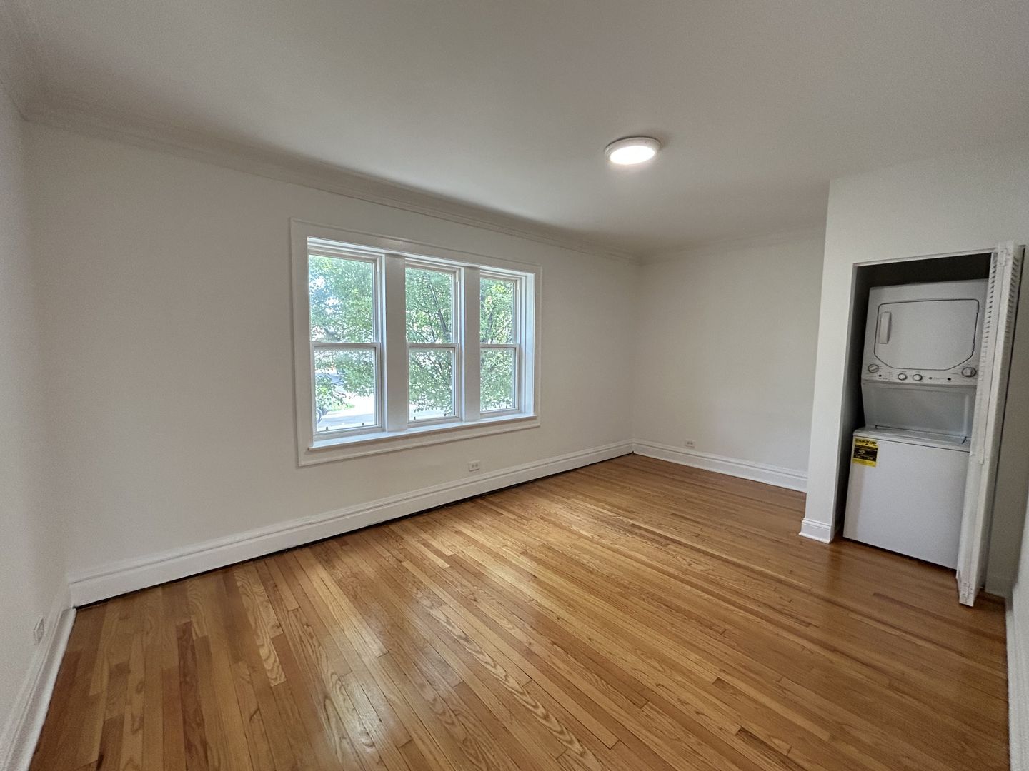 Building Photo - 3018 N Karlov Ave