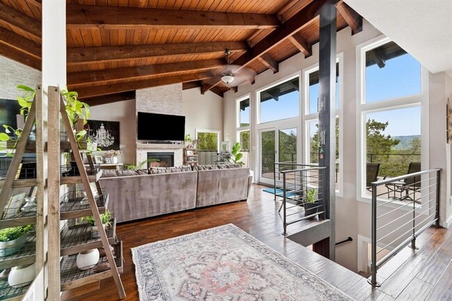 Building Photo - 7039 Comanche Trail