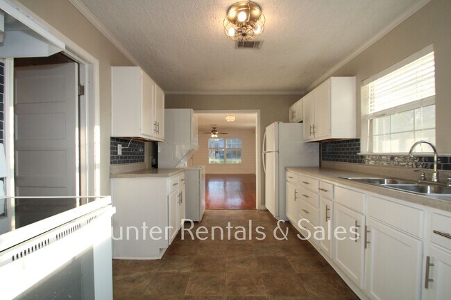 Building Photo - Charming Nolanville Cottage
