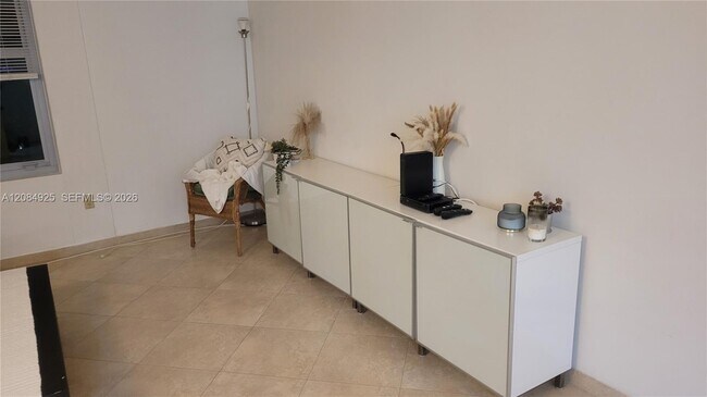 Building Photo - 2899 Collins Ave