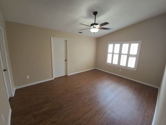 Building Photo - Bright & Spacious 3-Bedroom Home in Flower...