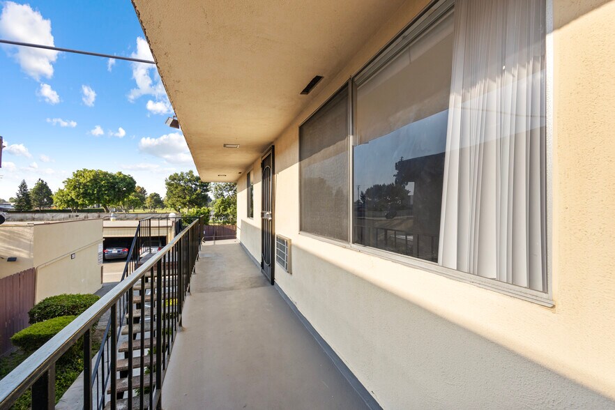 Building Photo - 4700 Clair del Ave