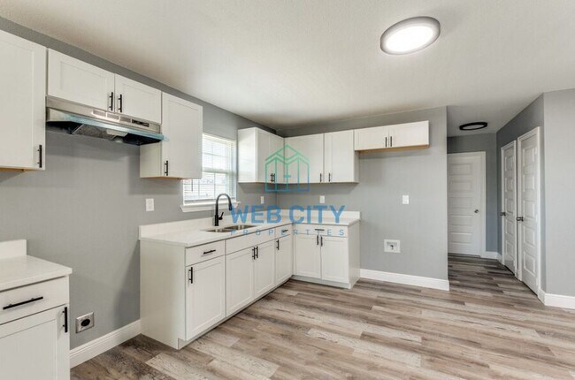 Building Photo - 1819 Lea Crest Dr