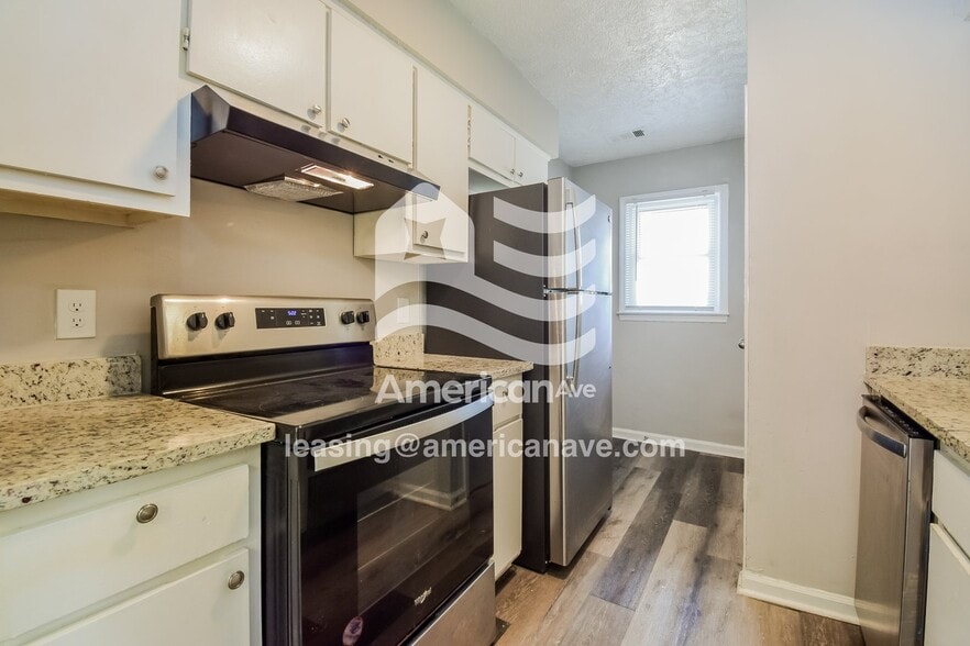 Building Photo - 870 Stafford Ct