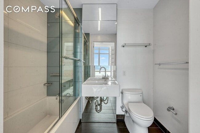 Building Photo - 2 N 5th St