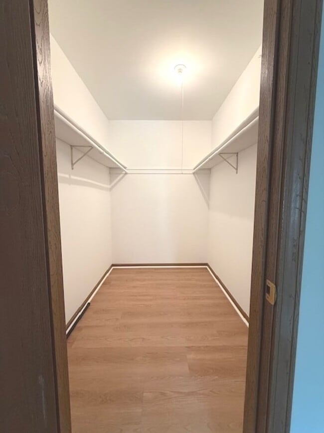 Building Photo - Beautiful 2 bedroom 2 Bathroom townhome
