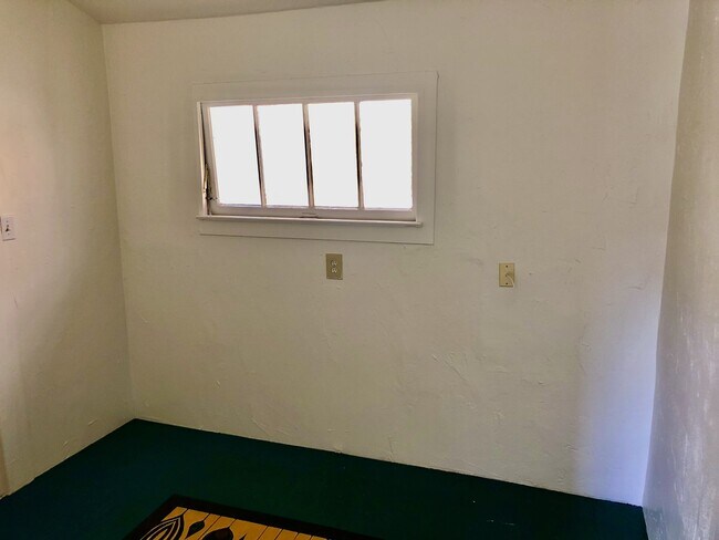 Building Photo - 402 Dufour St