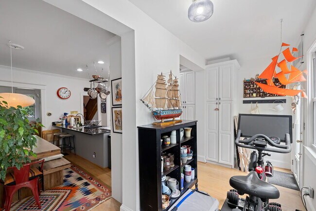 Building Photo - Great Price, Spacious and Convenient