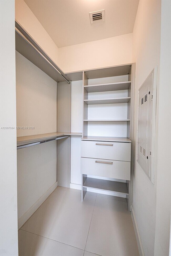 Building Photo - 501 NE 31st St