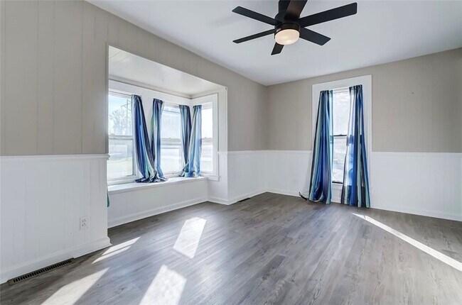 Building Photo - 958 Manitou Rd