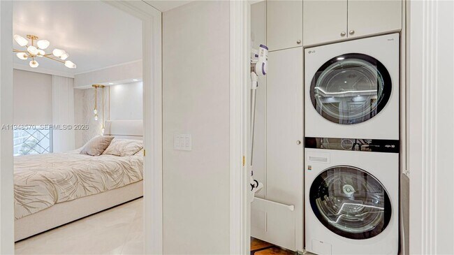 Building Photo - 16711 Collins Ave