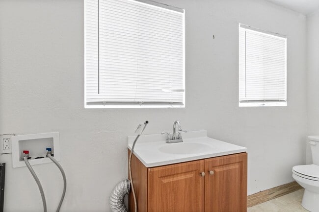 Building Photo - Charming 2 Bedroom, 2 Bathroom Duplex in San Pedro