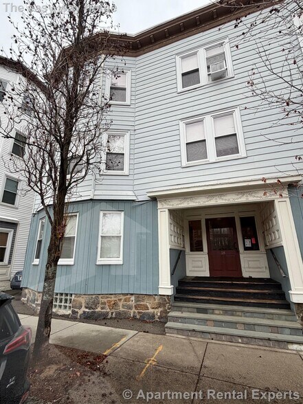 Building Photo - 18 Homer St