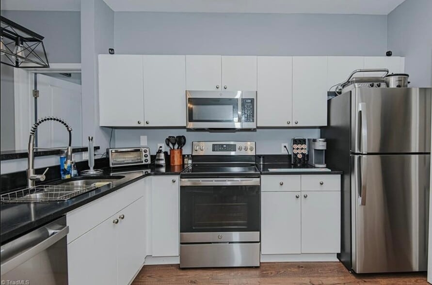 Building Photo - 302 Campus Walk Trl