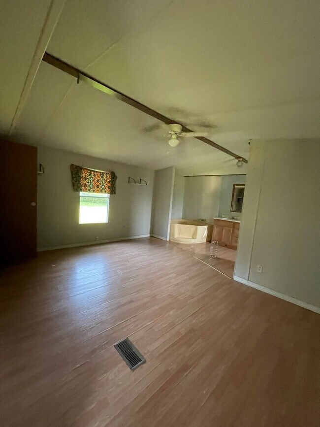 Building Photo - 310 Mathis Rd