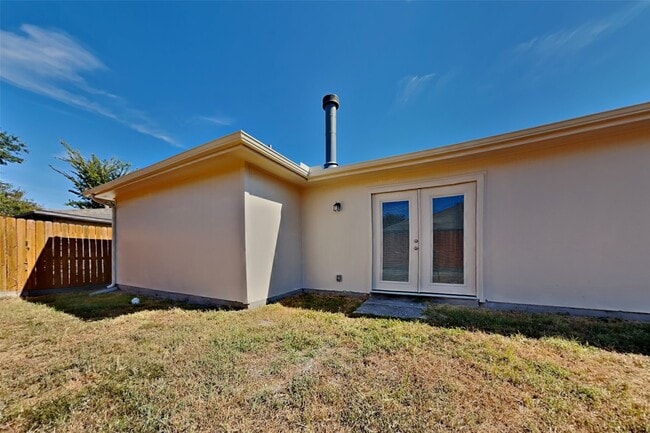 Building Photo - 28907 Sedgefield St