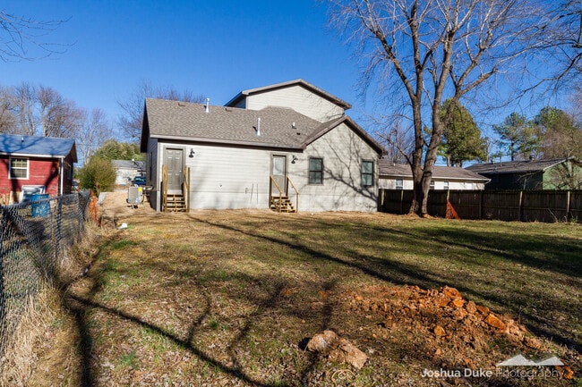 Building Photo - Pre-Leasing Modern Style Home Minutes from Campus and Downtown Fayetteville