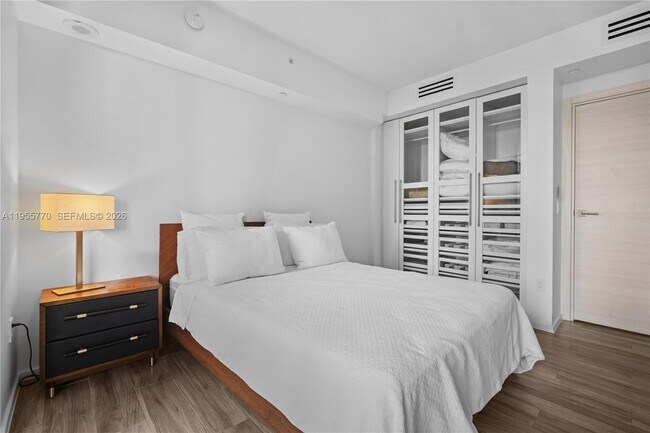 Building Photo - 801 S Miami Ave